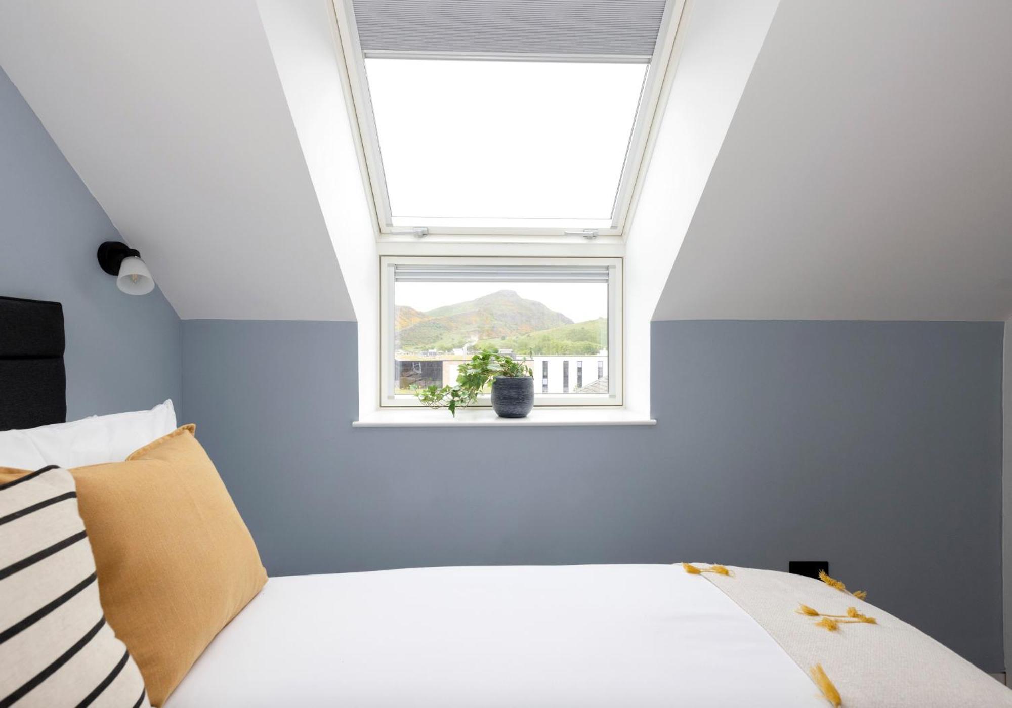 Charming Studios Near Holyrood Park & Calton Hill 에든버러 객실 사진