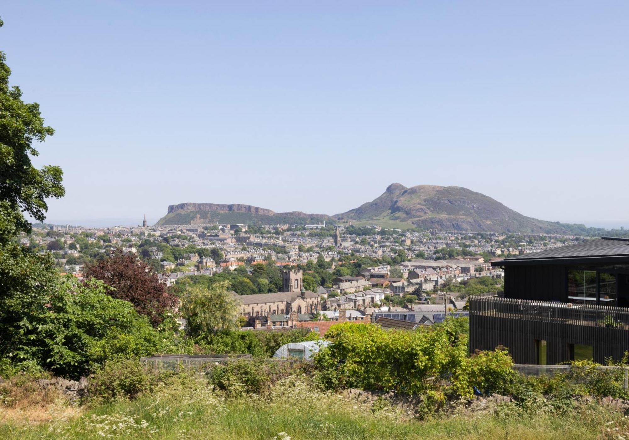 Charming Studios Near Holyrood Park & Calton Hill 에든버러 객실 사진