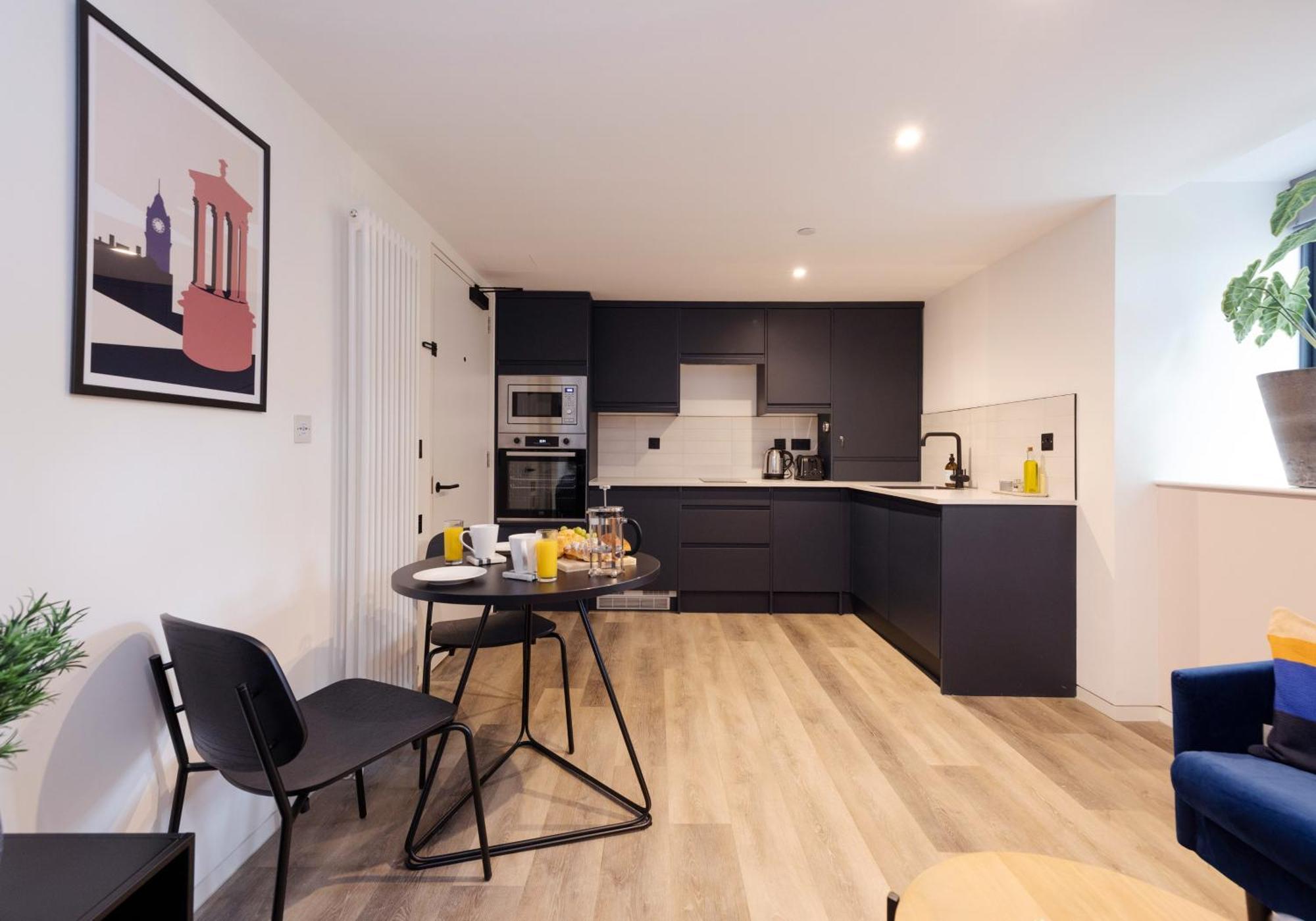 Charming Studios Near Holyrood Park & Calton Hill 에든버러 객실 사진