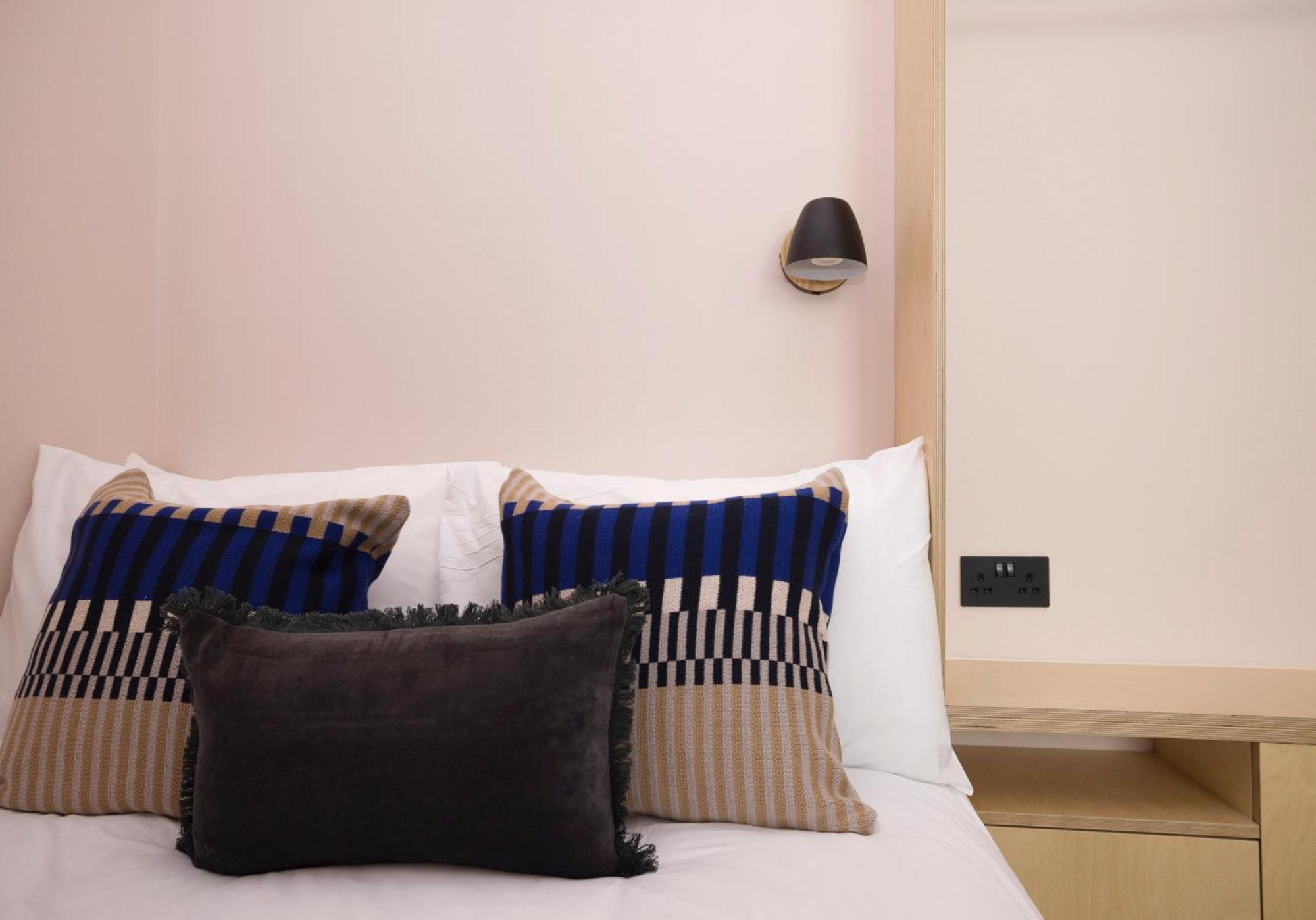 Charming Studios Near Holyrood Park & Calton Hill 에든버러 객실 사진